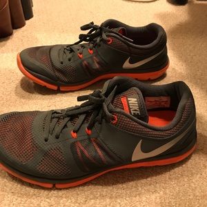 Nike tennis shoes size 11